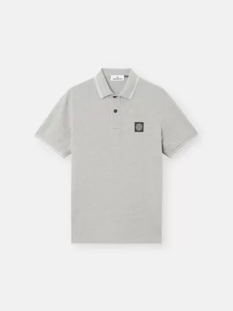polo de manga corta y corte ajustado con detalles a rayas 1 4 330x440 - Polo de manga corta y corte ajustado con detalles a rayas